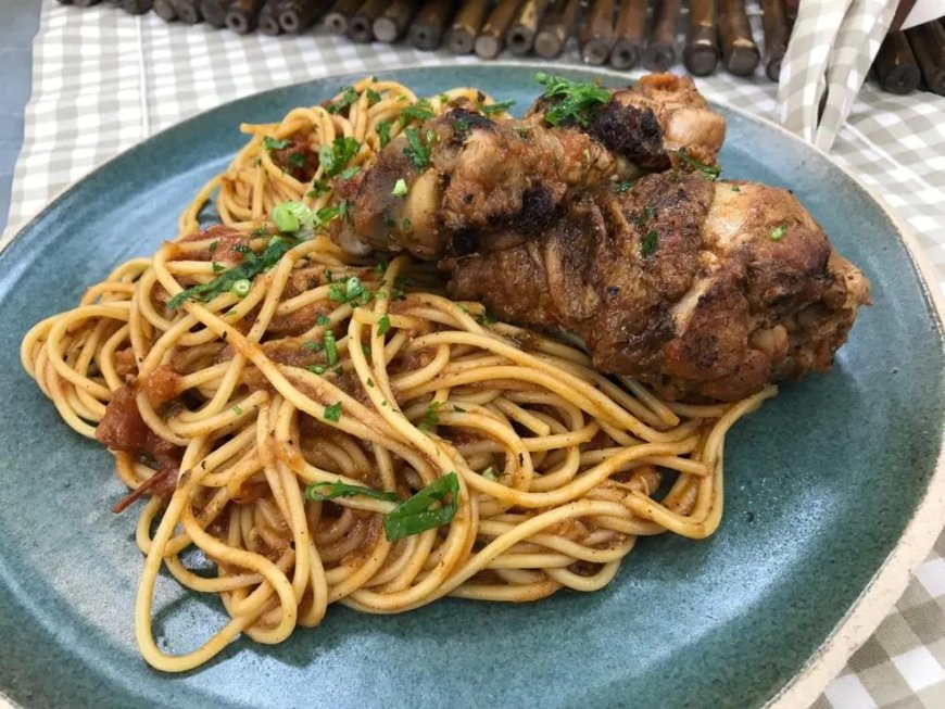 Frango com macarrão de vó