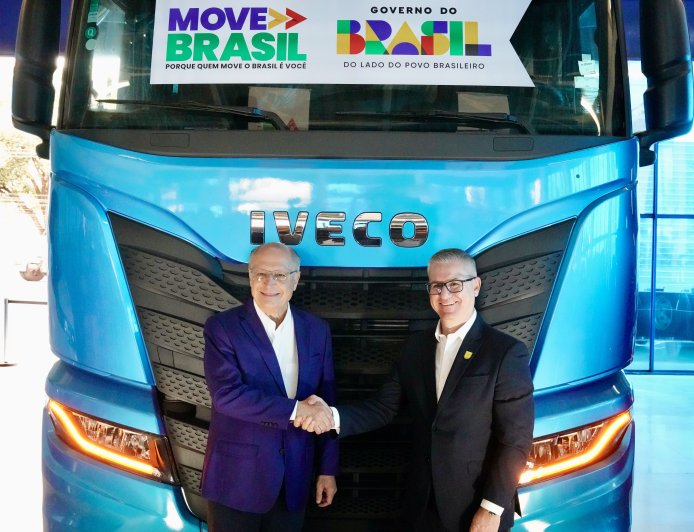 IVECO celebra primeira entrega de caminhões pelo Programa Move Brasil com participação do vice-presidente Geraldo Alckmin