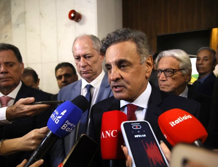 Aécio convida Ciro Gomes para disputar eleições presidenciais pelo PSDB
