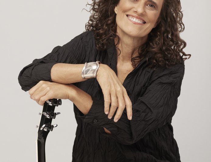 Sistema Fecomércio MG, por meio do Sesc em Minas, leva Minas ao Luar a Sete Lagoas com show de Zélia Duncan