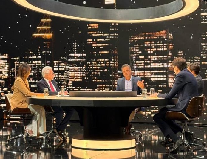 Em entrevista ao Canal Livre, Aécio Neves defende uma "nova via" para o Brasil